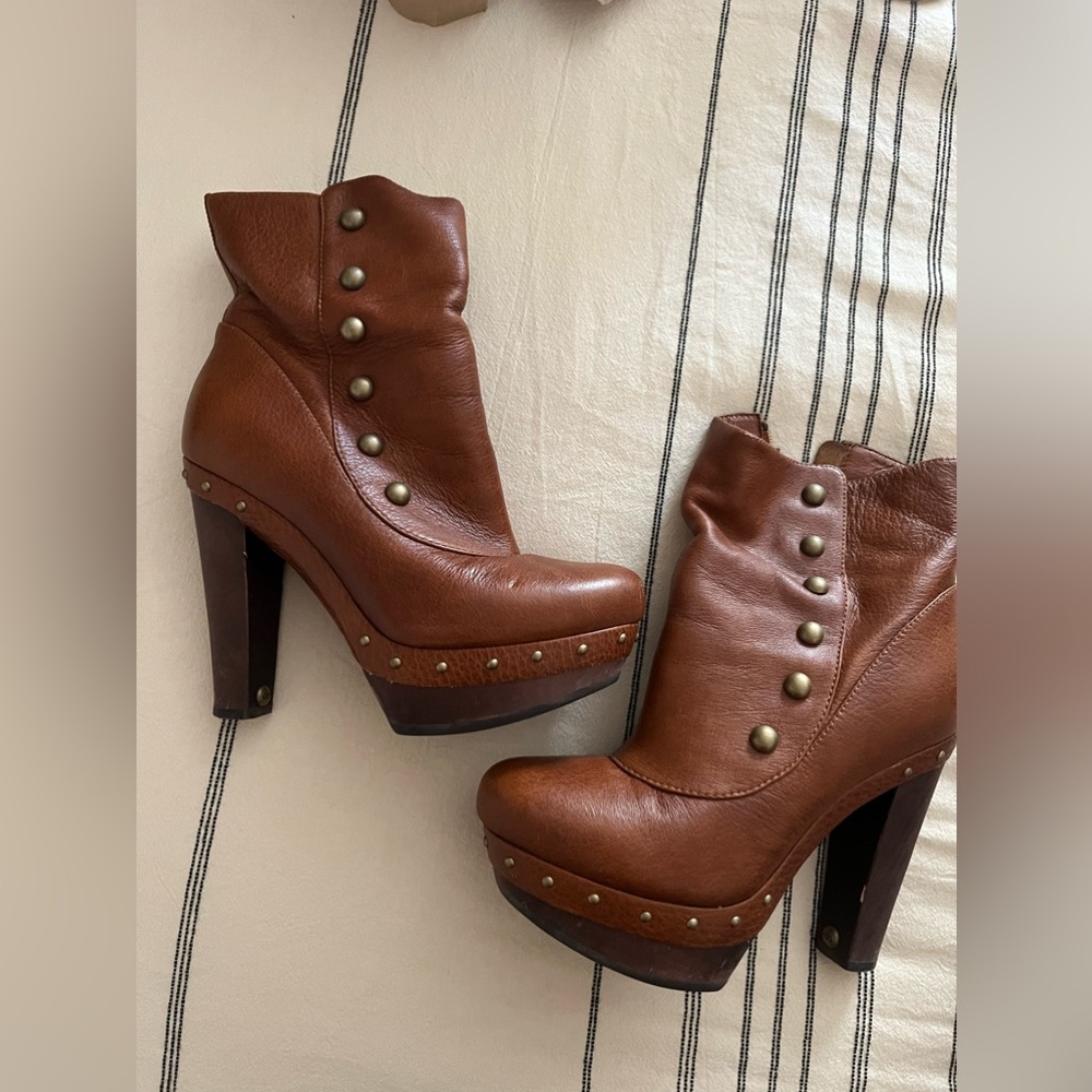 Ugg heeled boots, size 7, used in good condition